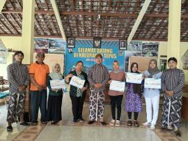Penyaluran Beasiswa Pendidikan dari BKK Dana Keistimewaan oleh Lurah Tepus